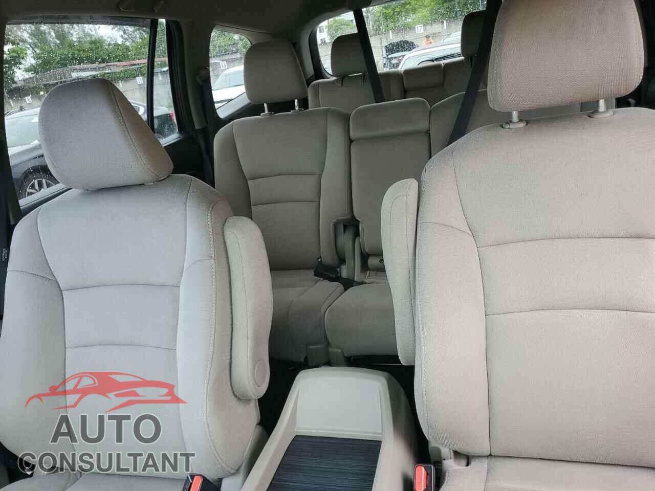 HONDA PILOT 2017 - 5FNYF5H16HB033951