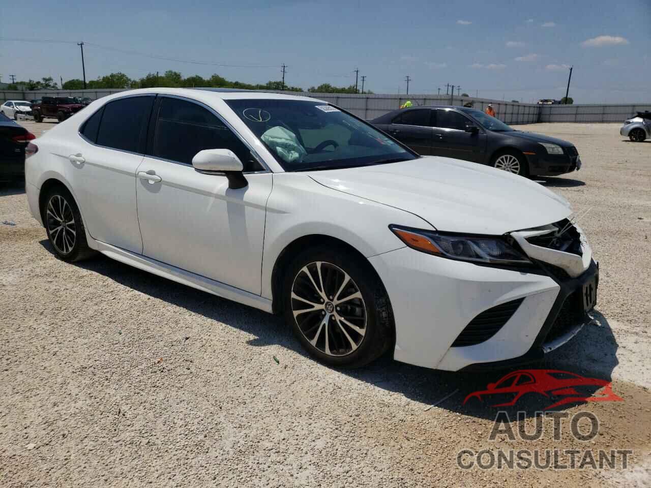 TOYOTA CAMRY 2018 - 4T1B11HK4JU079521