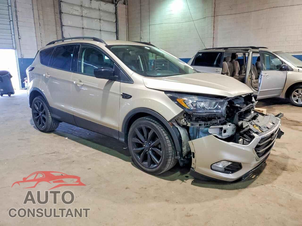 FORD ESCAPE 2018 - 1FMCU0GD5JUC31797