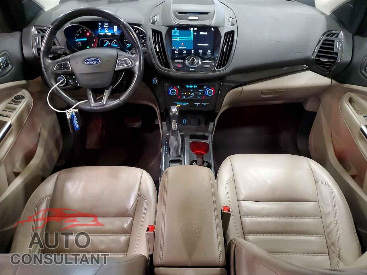 FORD ESCAPE 2017 - 1FMCU9J90HUB72399