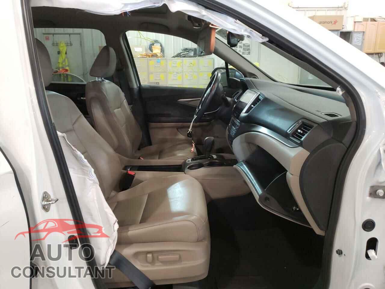 HONDA PILOT 2018 - 5FNYF6H65JB004187