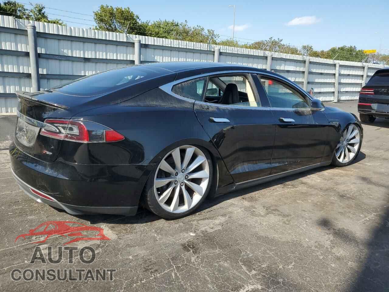 TESLA MODEL S 2013 - 5YJSA1CP2DFP06592