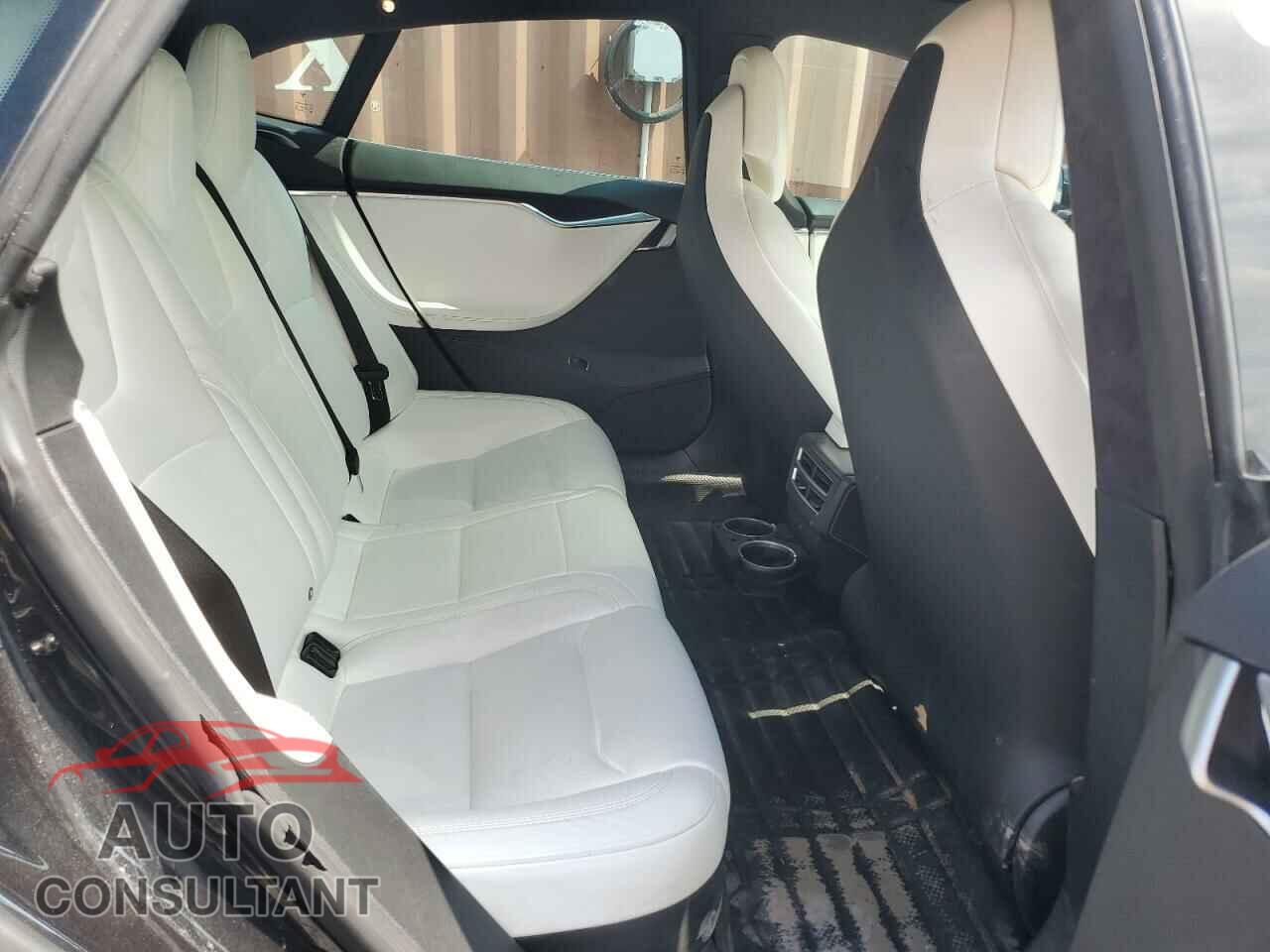 TESLA MODEL S 2017 - 5YJSA1E25HF219345