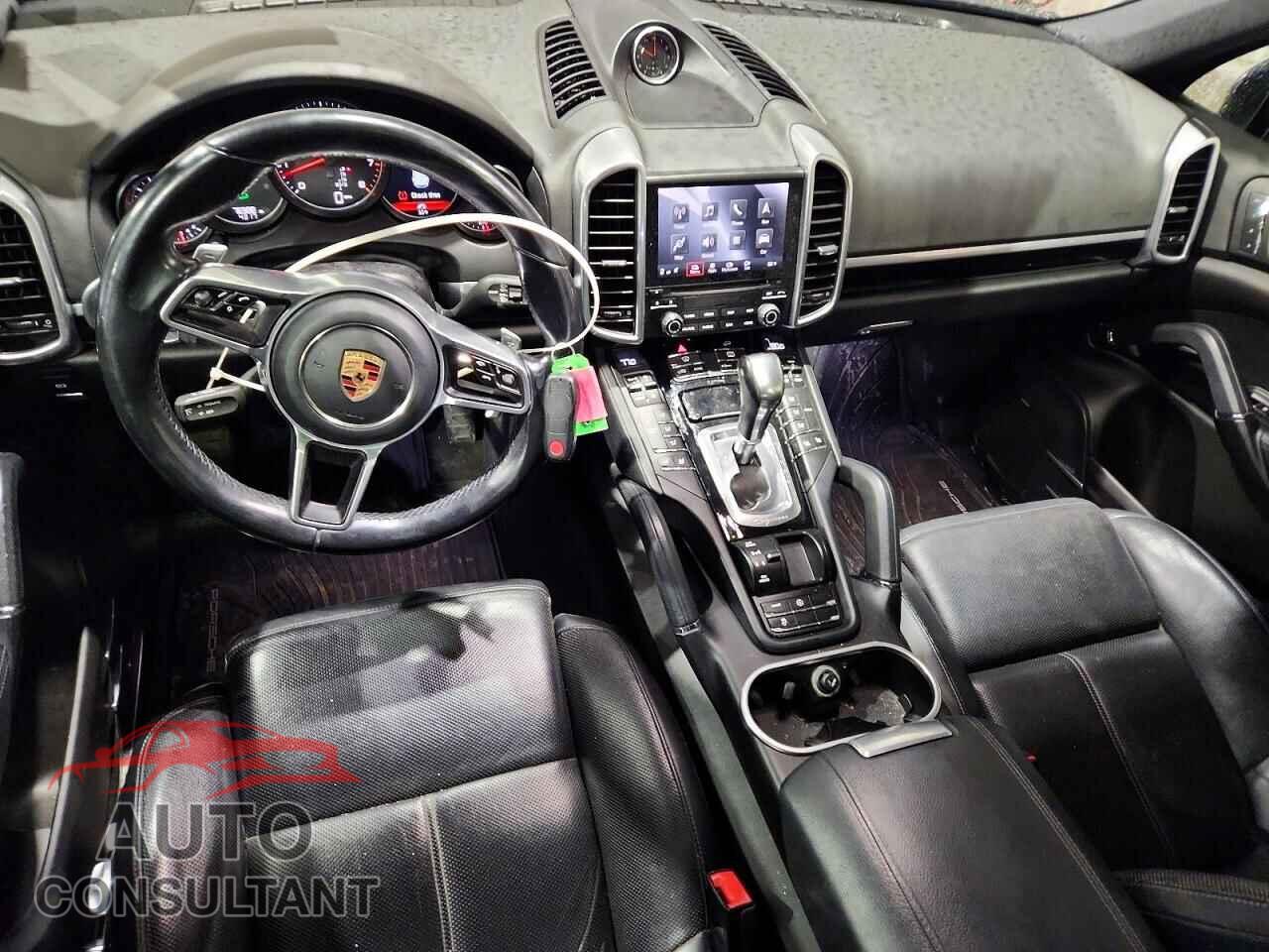 PORSCHE CAYENNE 2017 - WP1AA2A27HKA81638