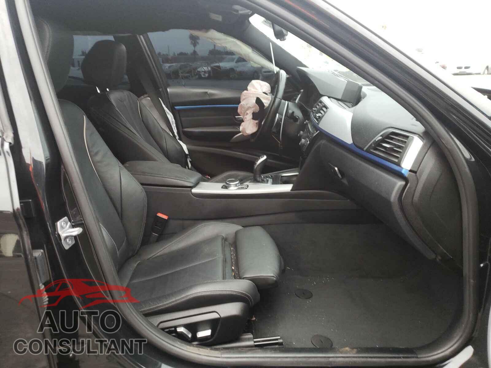BMW 3 SERIES 2017 - WBA8B3C31HK777630