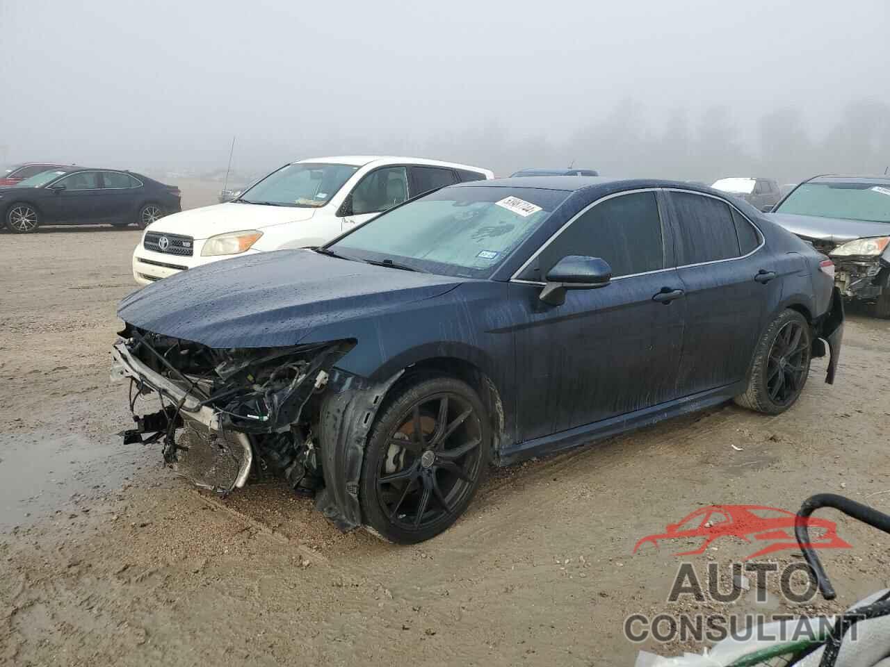 TOYOTA CAMRY 2018 - 4T1B11HK4JU582157