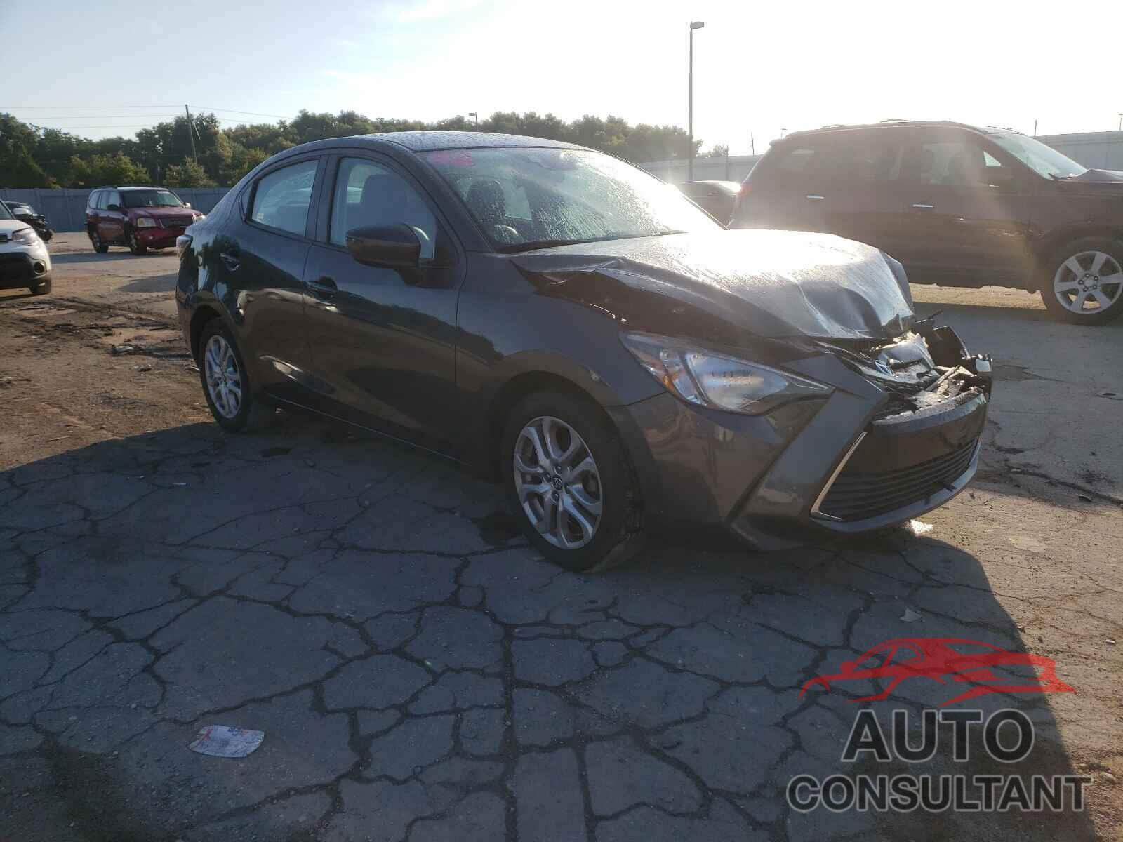TOYOTA YARIS 2017 - 3MYDLBYV1HY171234