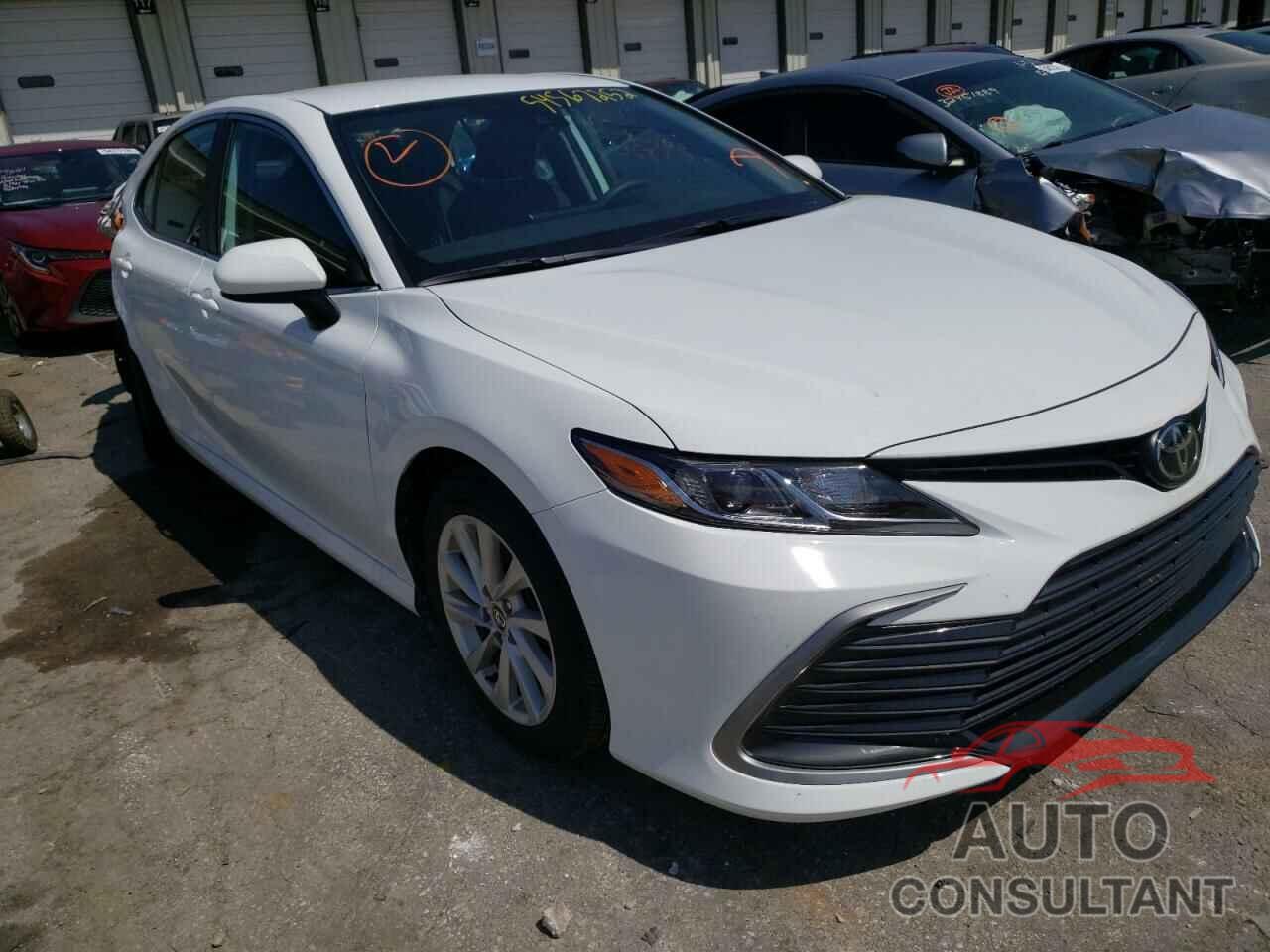 TOYOTA CAMRY 2022 - 4T1C11AK4NU640417