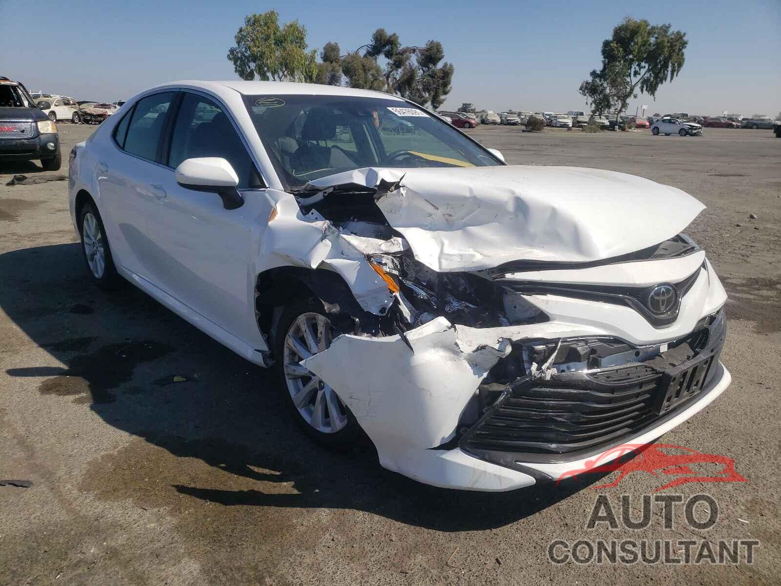TOYOTA CAMRY 2018 - 4T1B11HK0JU079354
