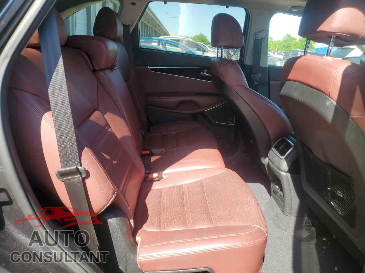KIA SORENTO 2017 - 5XYPKDA59HG238123