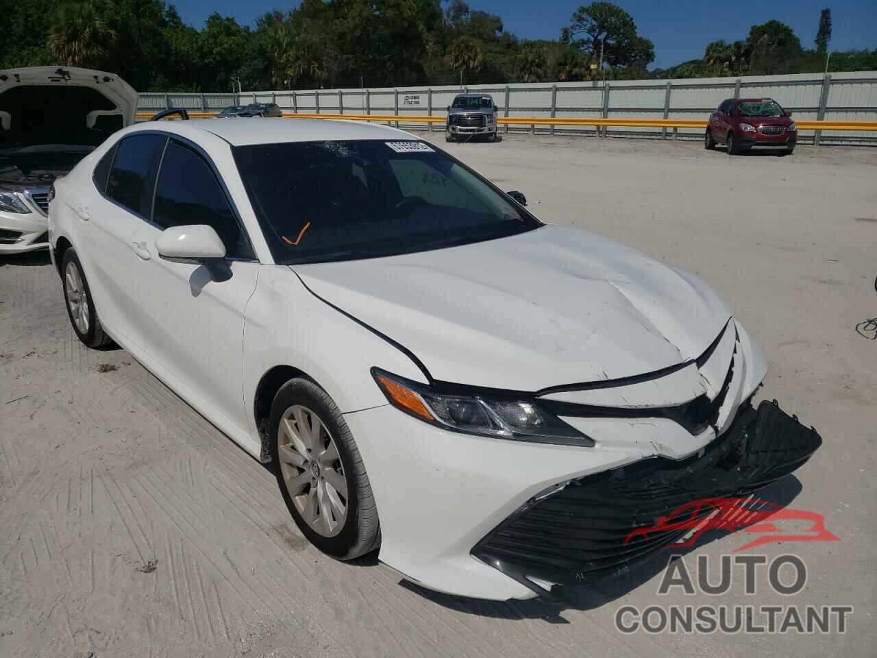 TOYOTA CAMRY 2018 - 4T1B11HK3JU611969