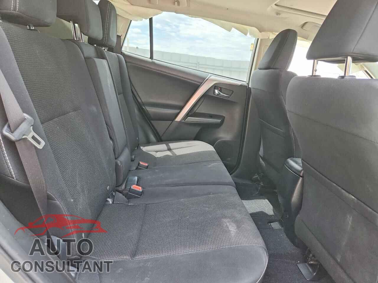 TOYOTA RAV4 2017 - JTMRFREV6HJ119403