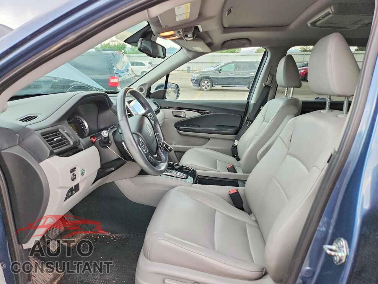HONDA PILOT 2017 - 5FNYF6H92HB065887