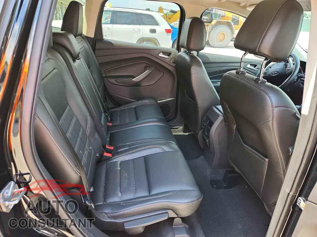FORD ESCAPE 2017 - 1FMCU0JD8HUB52644
