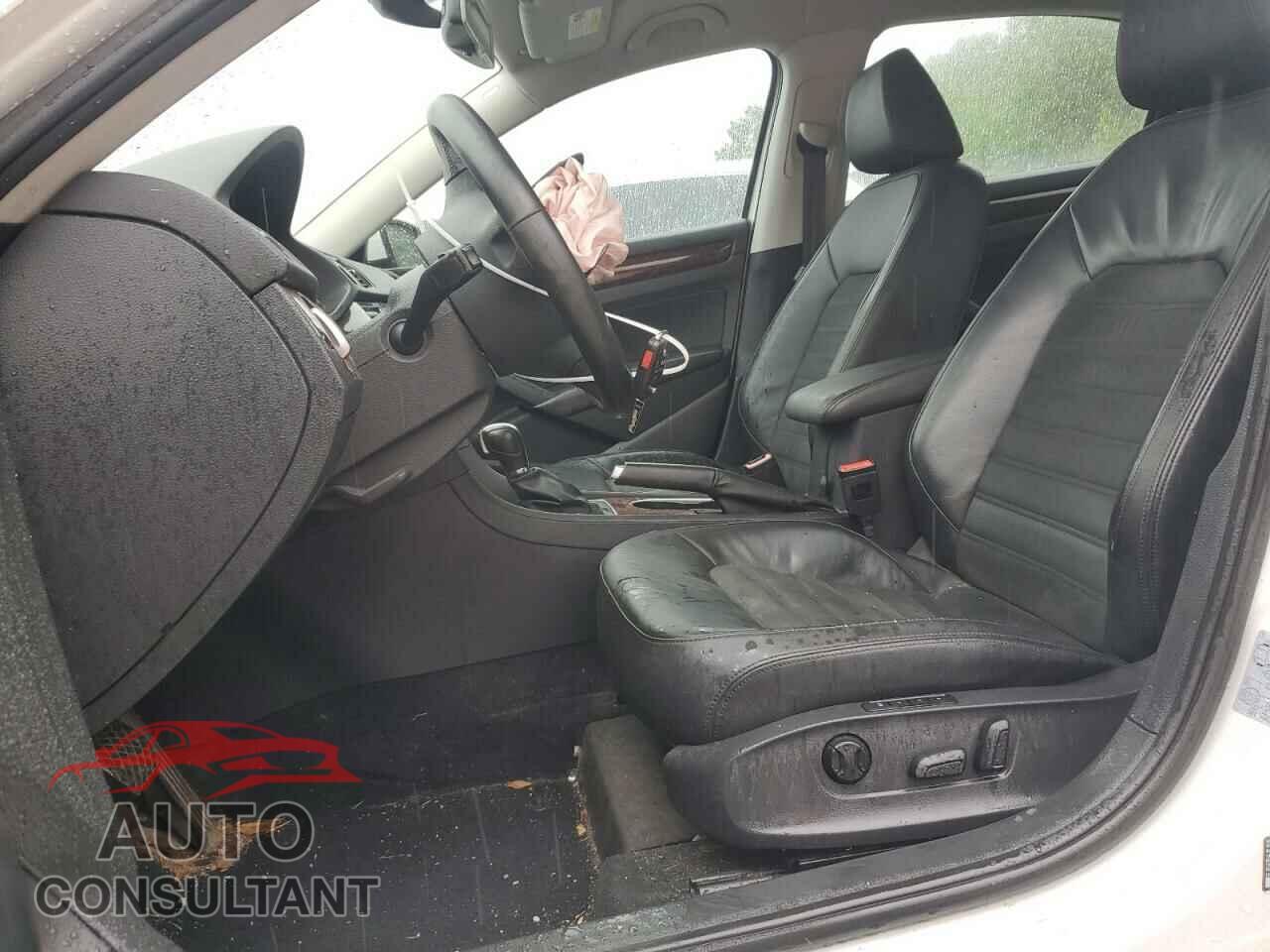 VOLKSWAGEN PASSAT 2013 - 1VWCH7A32DC056868