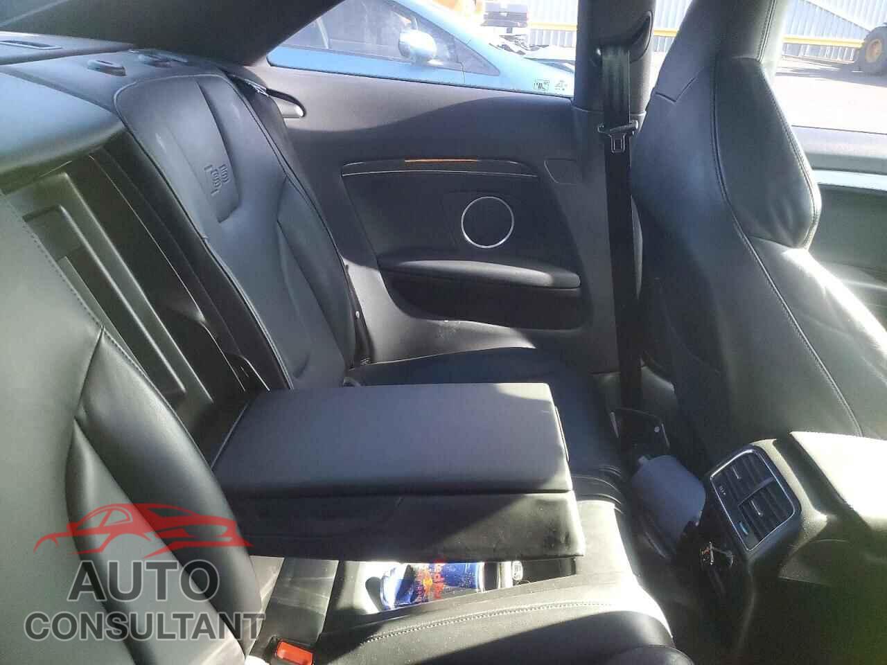 AUDI S5/RS5 2010 - WAUCVAFR3AA060261