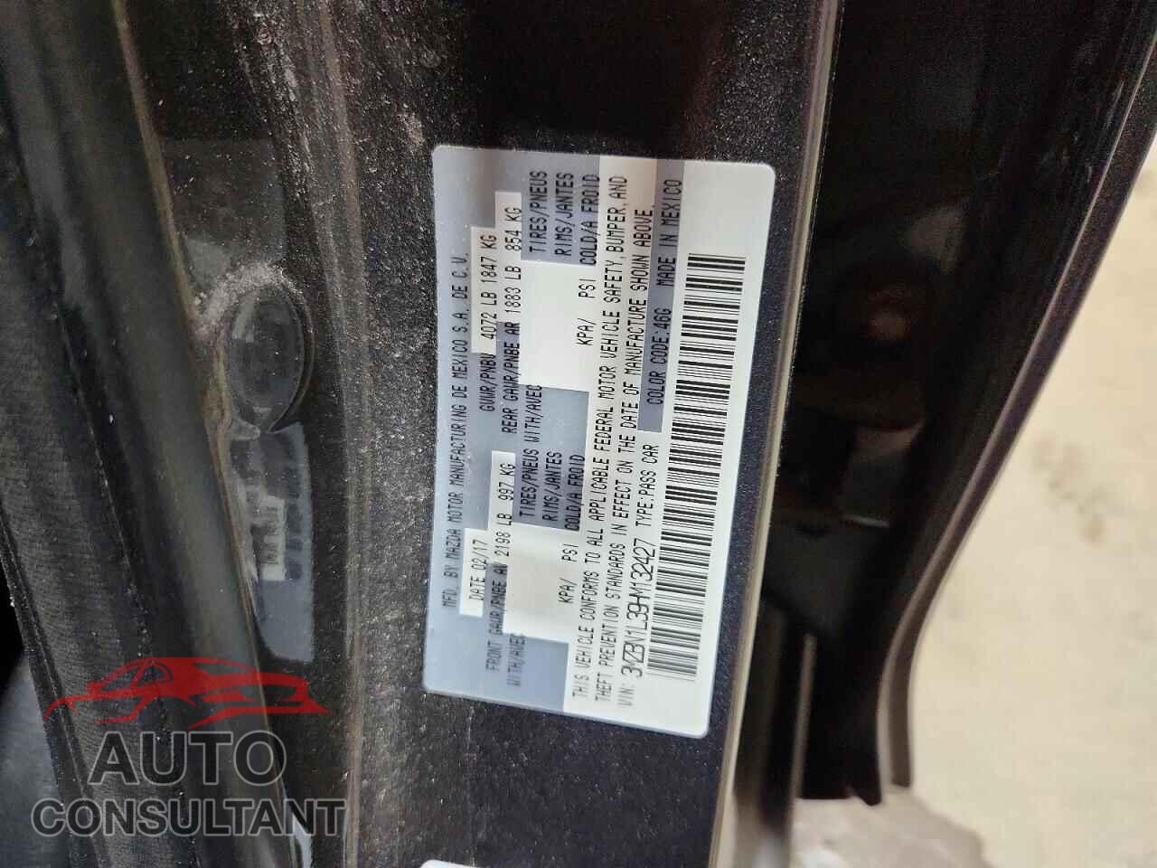 MAZDA 3 2017 - 3MZBN1L39HM132427