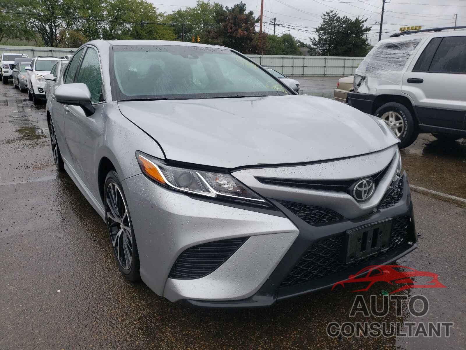 TOYOTA CAMRY 2018 - 4T1B11HK8JU114089