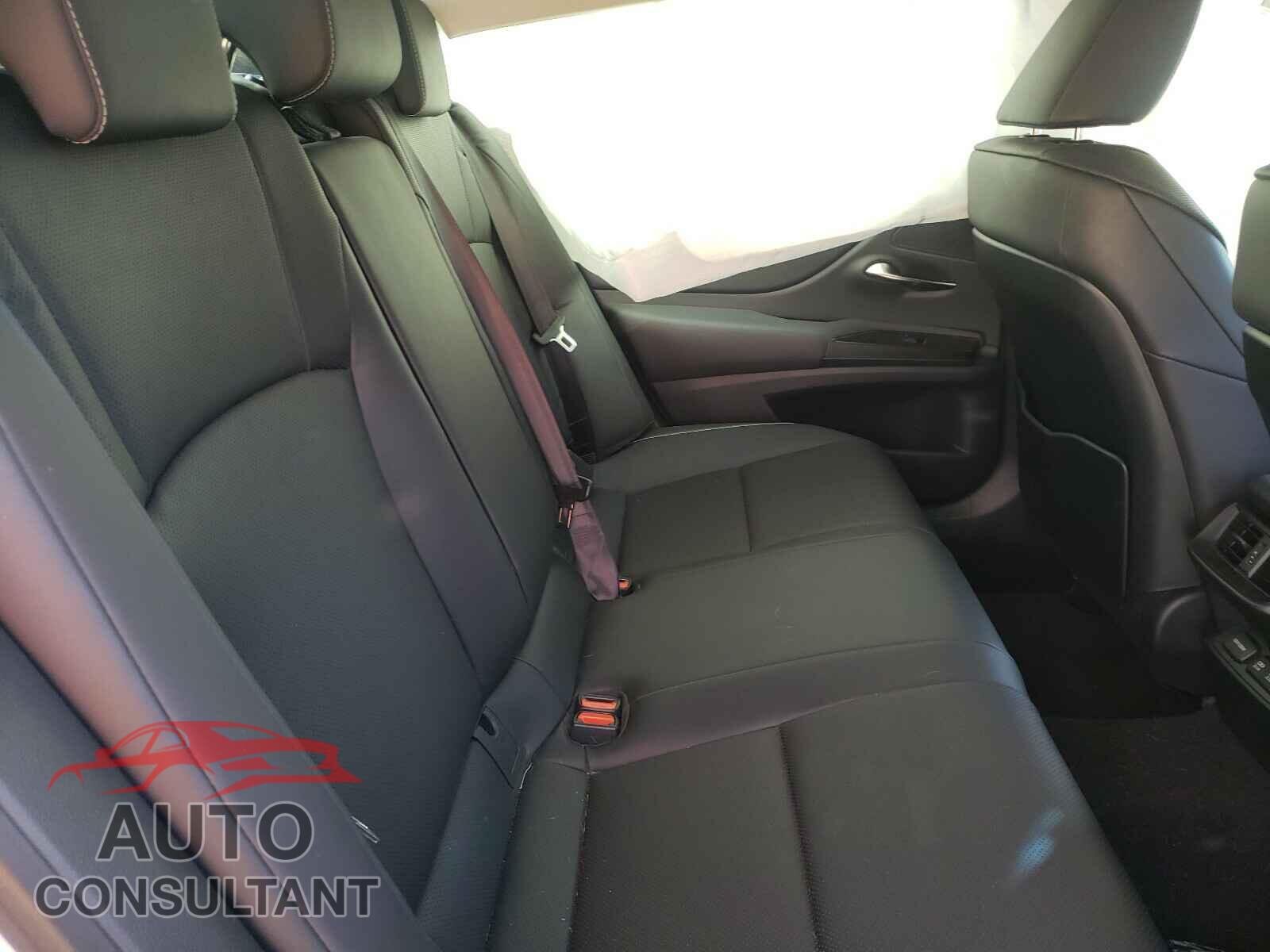 LEXUS ES300 2019 - JTHB21B15K2006042