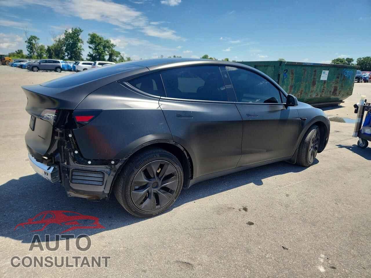 TESLA MODEL Y 2024 - 7SAYGAEE2RF186506
