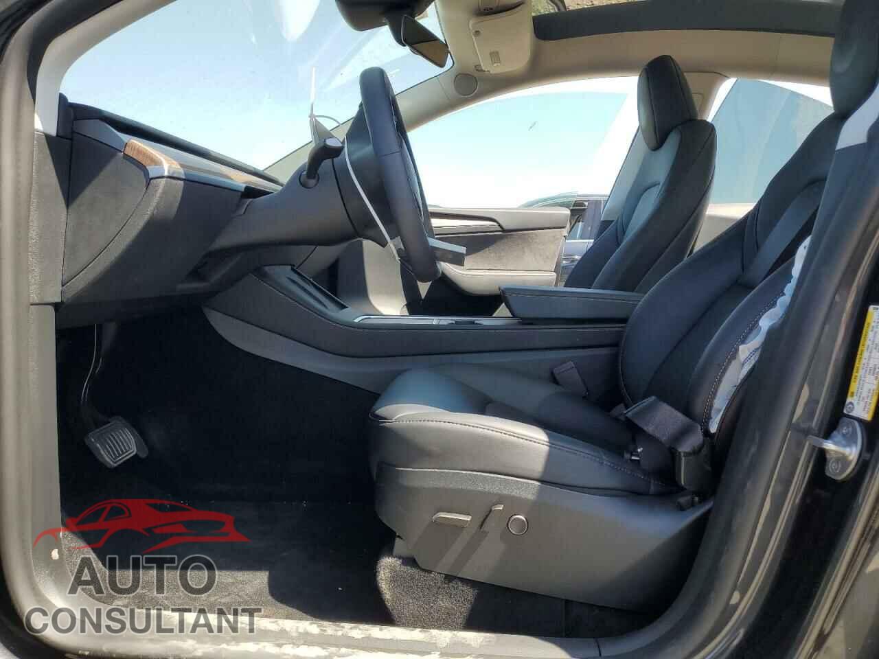 TESLA MODEL Y 2024 - 7SAYGDEE6RF032348