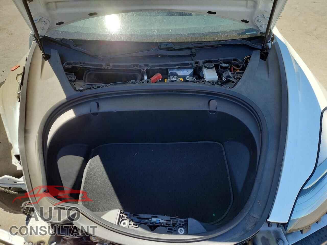 TESLA MODEL 3 2018 - 5YJ3E1EA0JF044573