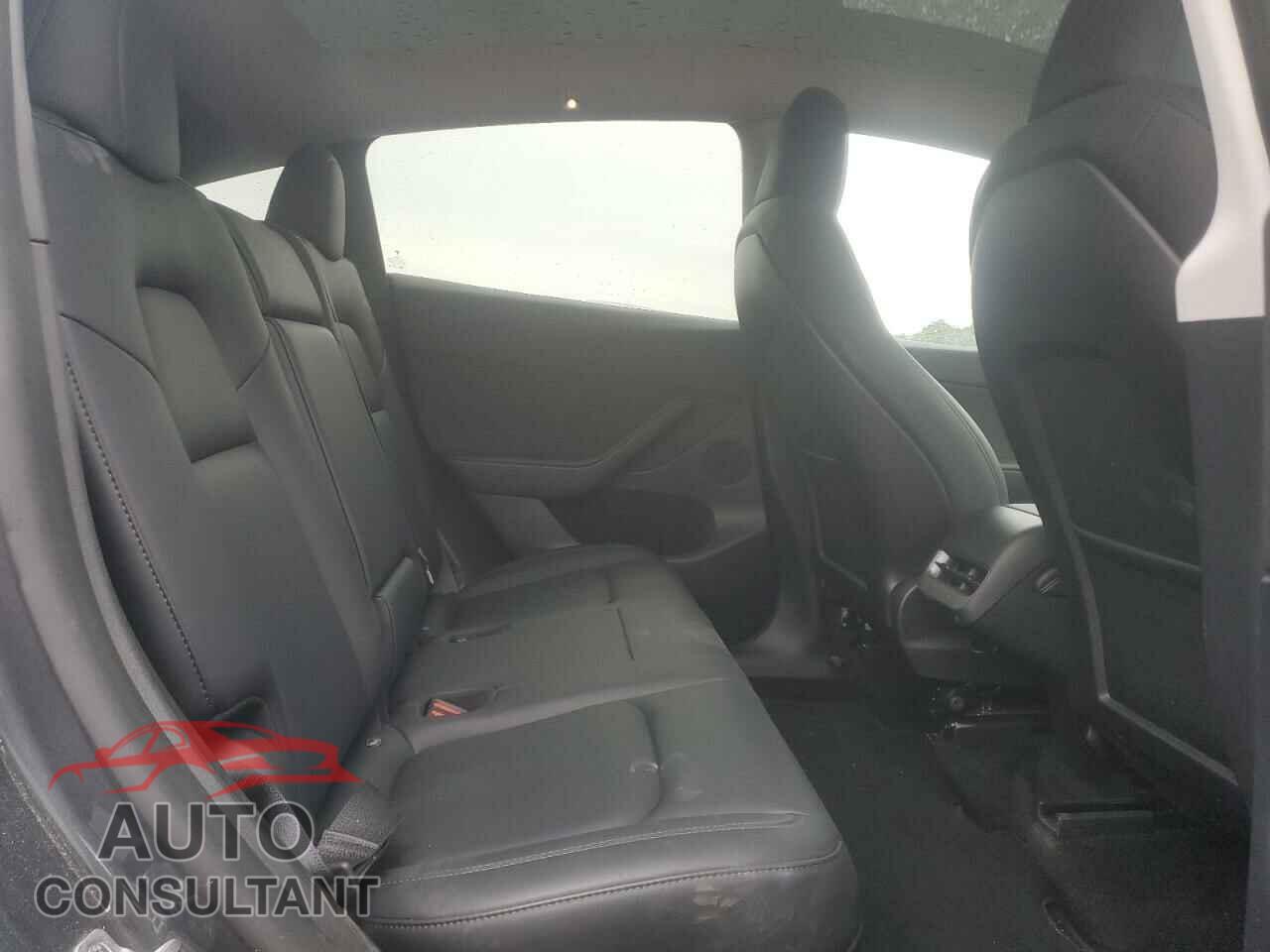 TESLA MODEL Y 2023 - LRWYGDFD2PC162377