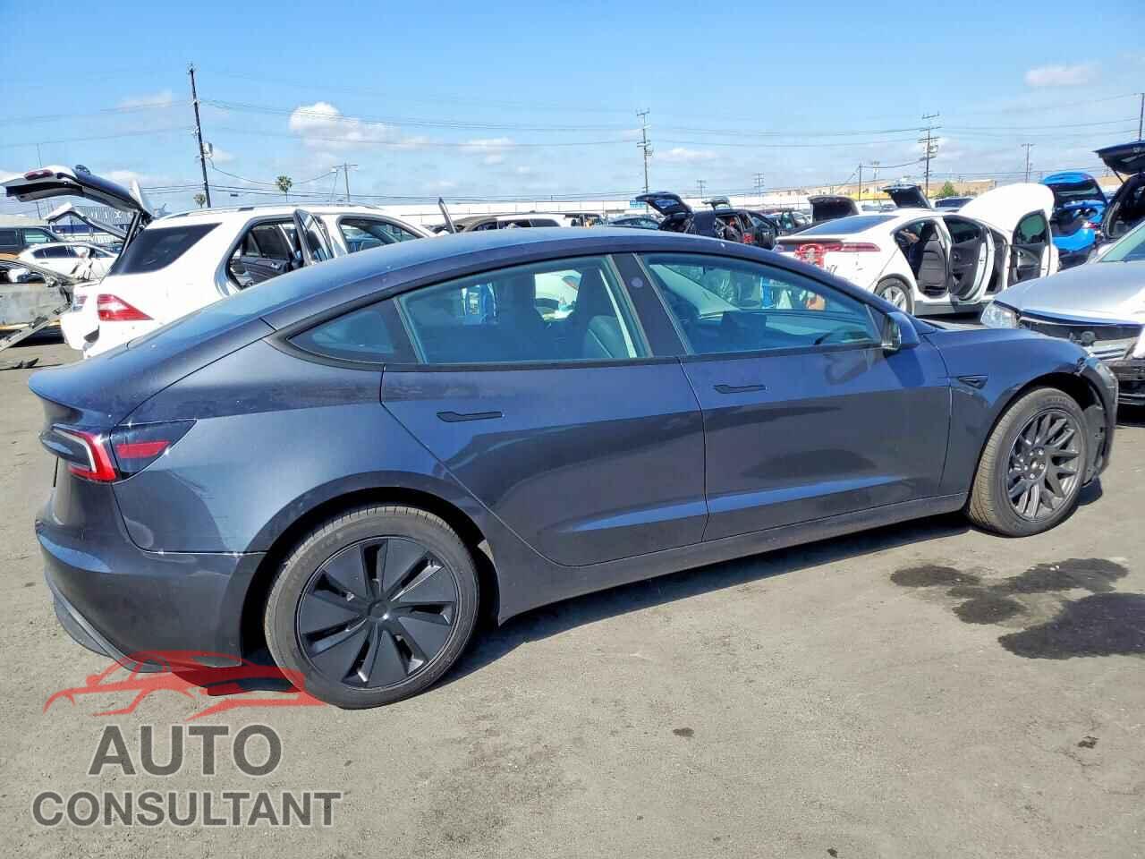 TESLA MODEL 3 2025 - 5YJ3E1EA7SF047889