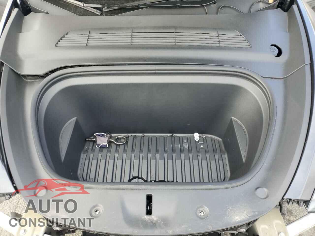 TESLA MODEL Y 2024 - 7SAYGDEF7RF093054