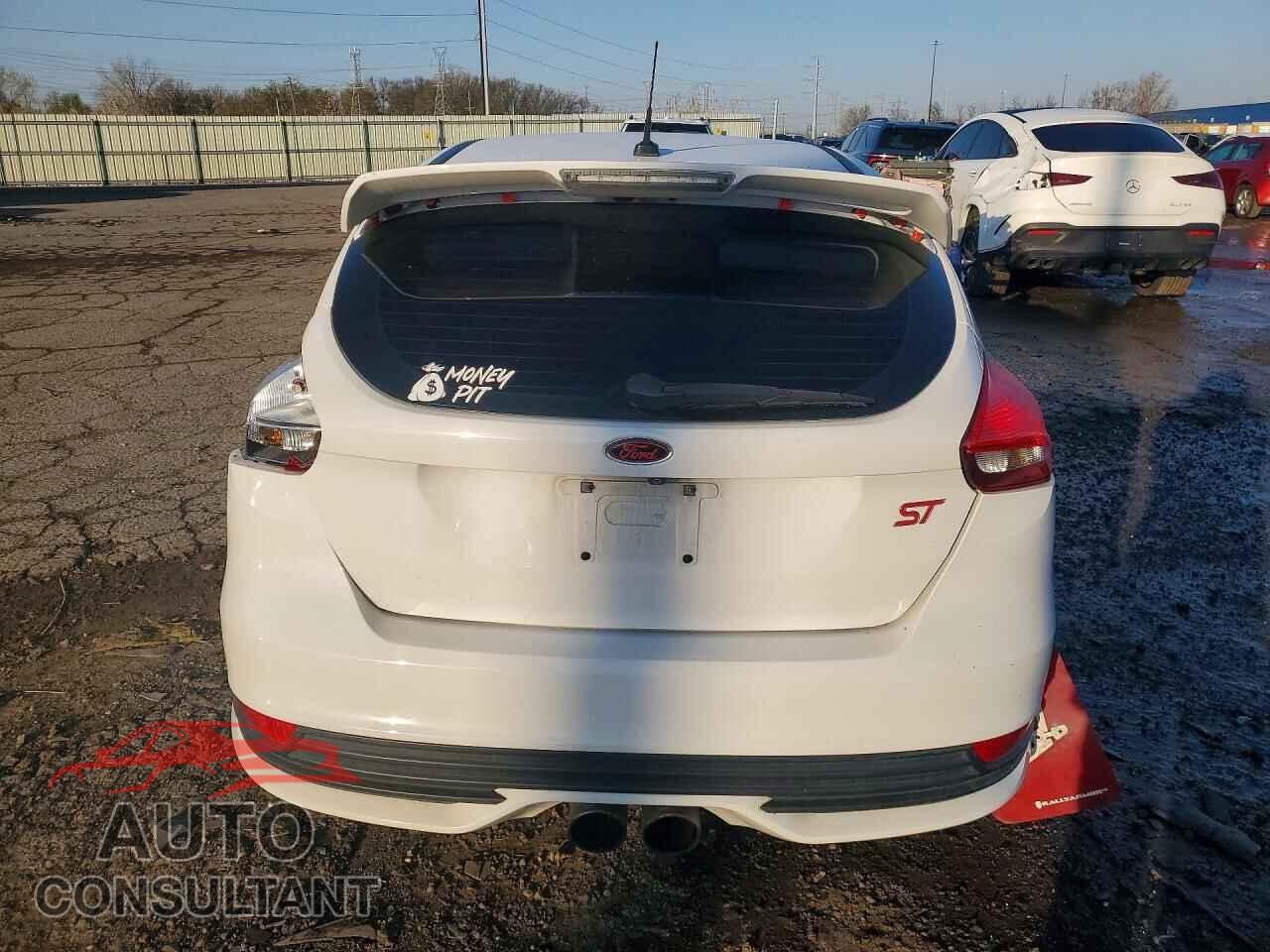 FORD FOCUS 2015 - 1FADP3L92FL314545