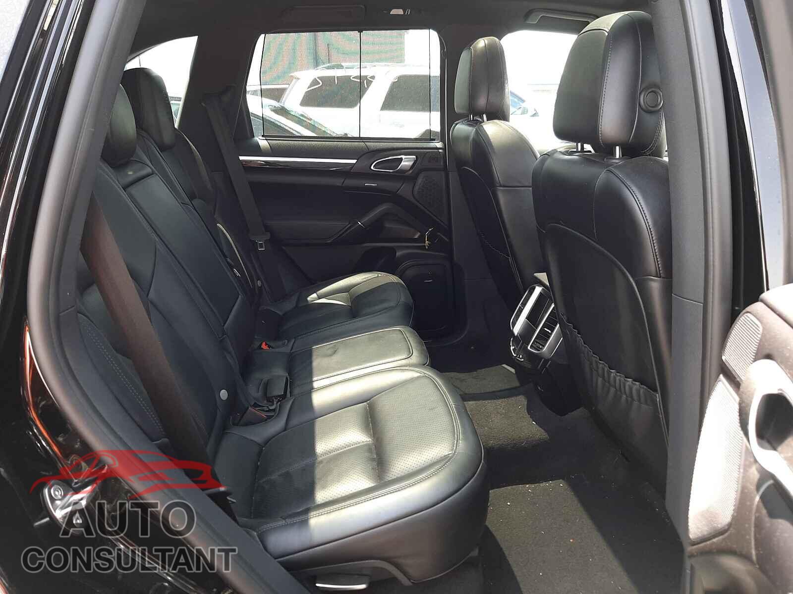 PORSCHE CAYENNE 2017 - WP1AA2A23HKA87100