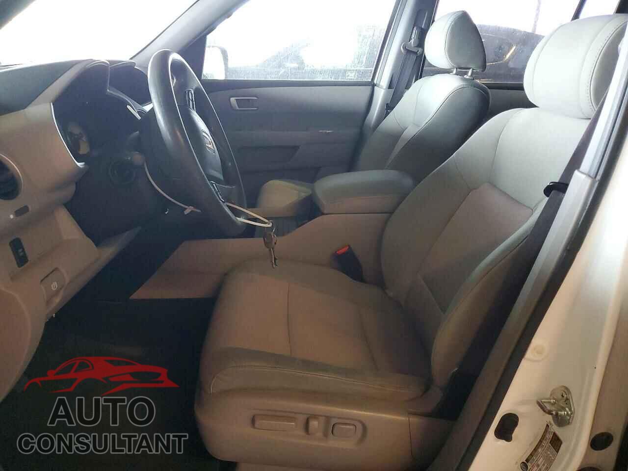 HONDA PILOT 2011 - 5FNYF3H41BB010843