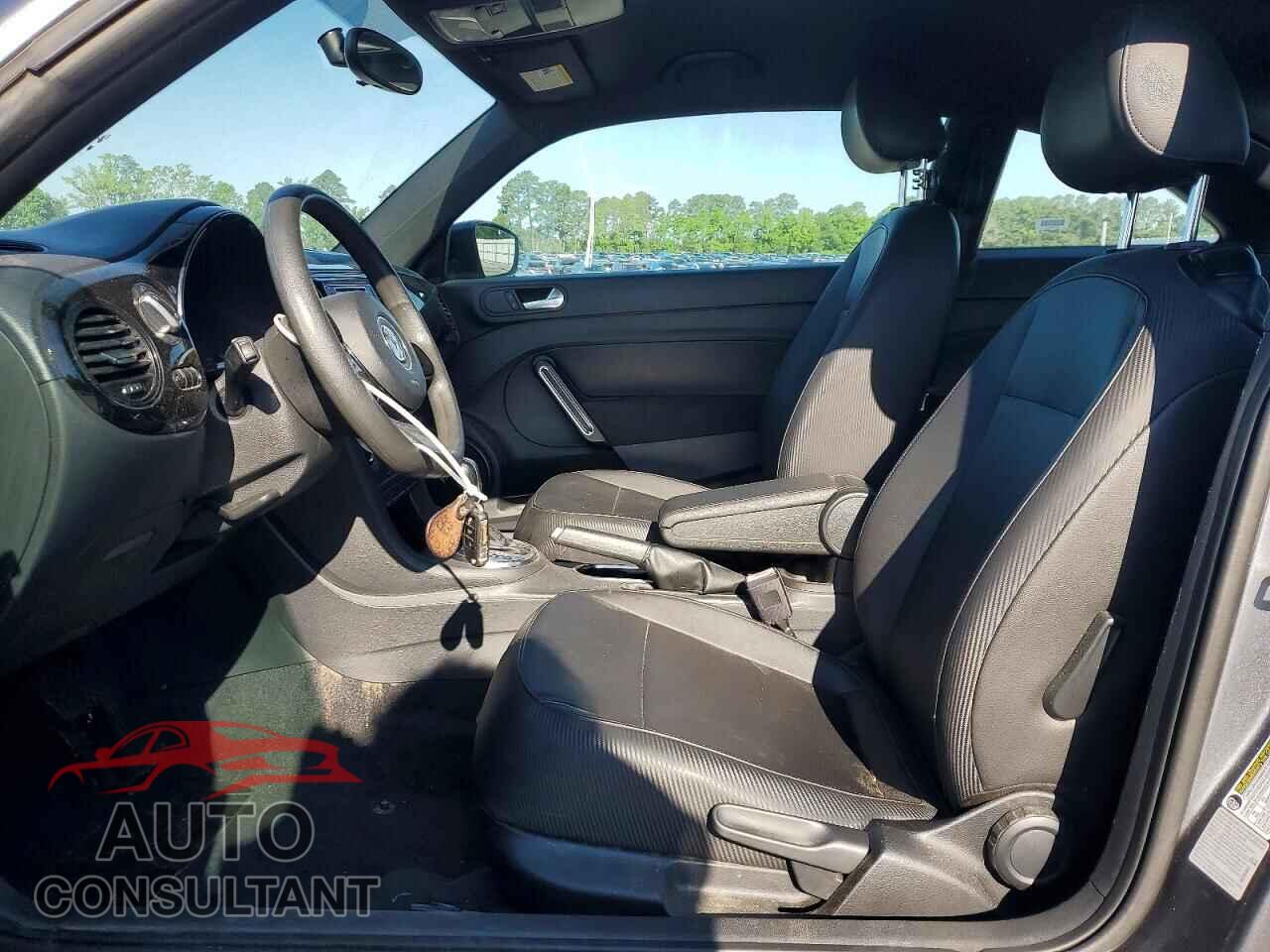 VOLKSWAGEN BEETLE 2017 - 3VWF17ATXHM615704