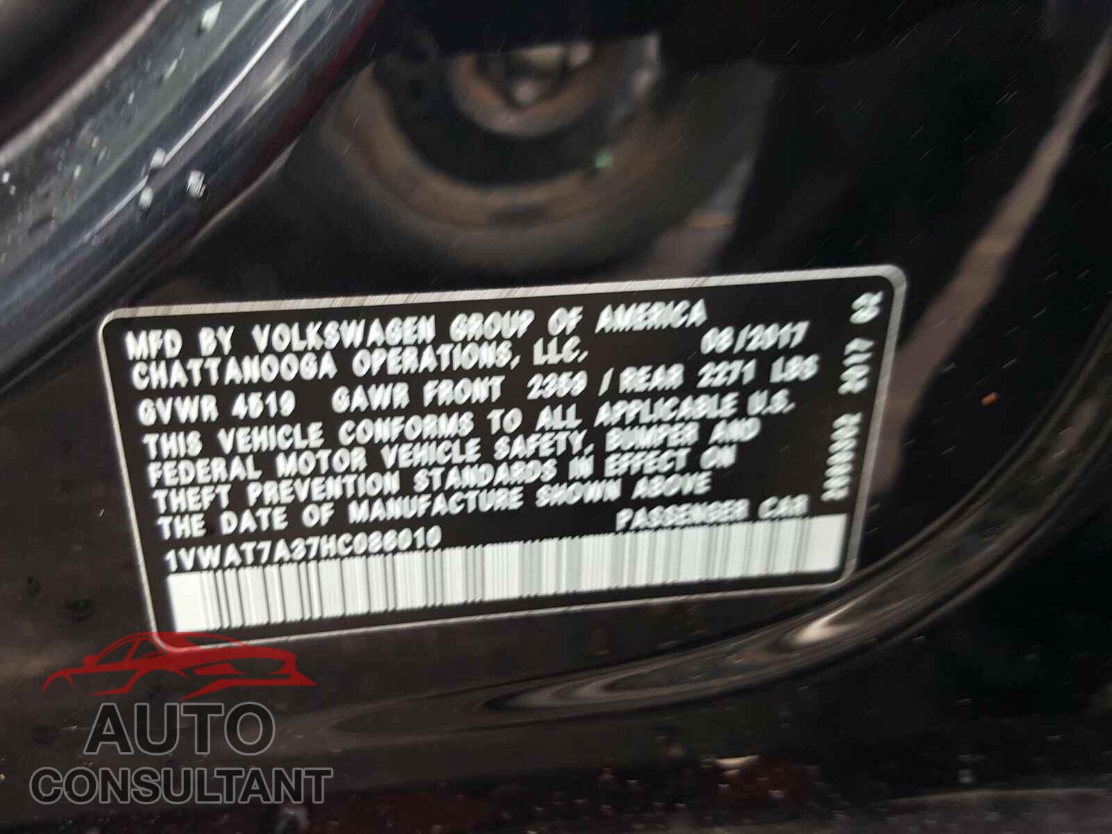 VOLKSWAGEN PASSAT 2017 - 1VWAT7A37HC086010
