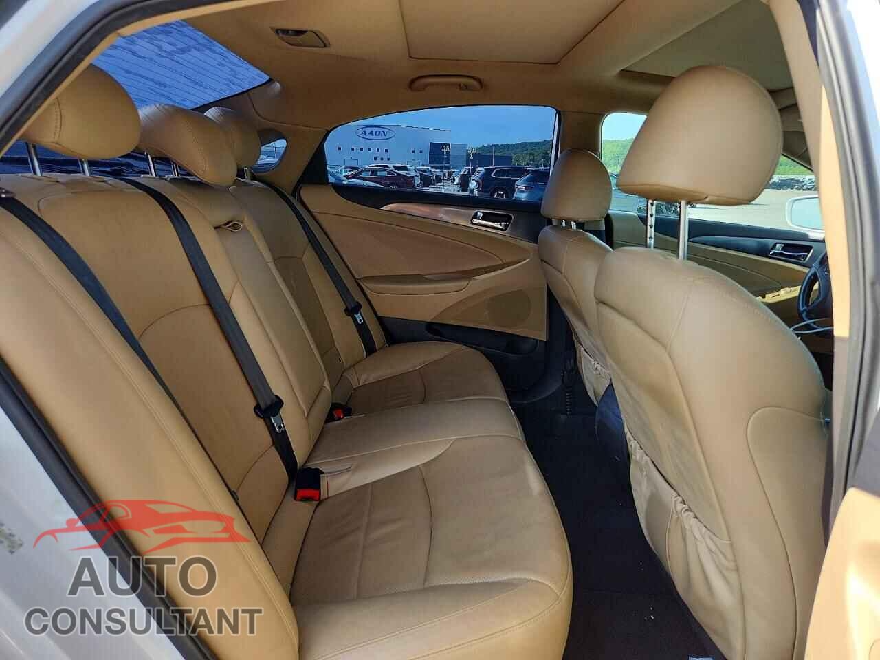 HYUNDAI SONATA 2015 - KMHEC4A46FA123788
