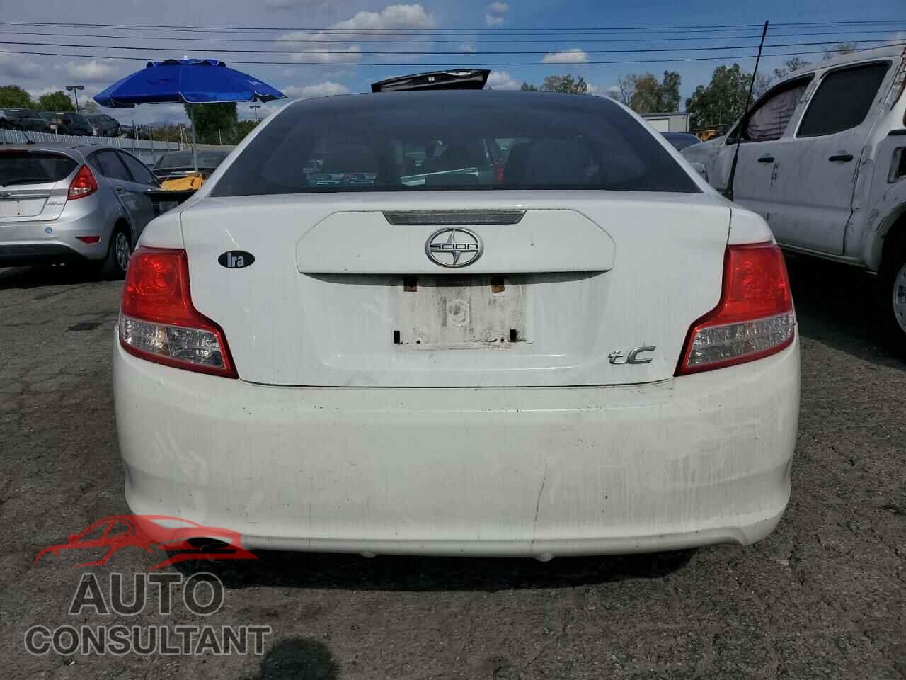 TOYOTA SCION 2011 - JTKJF5C75B3009196