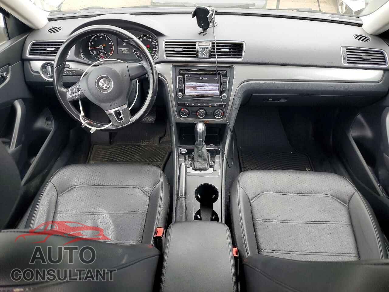 VOLKSWAGEN PASSAT 2015 - 1VWAT7A32FC112493