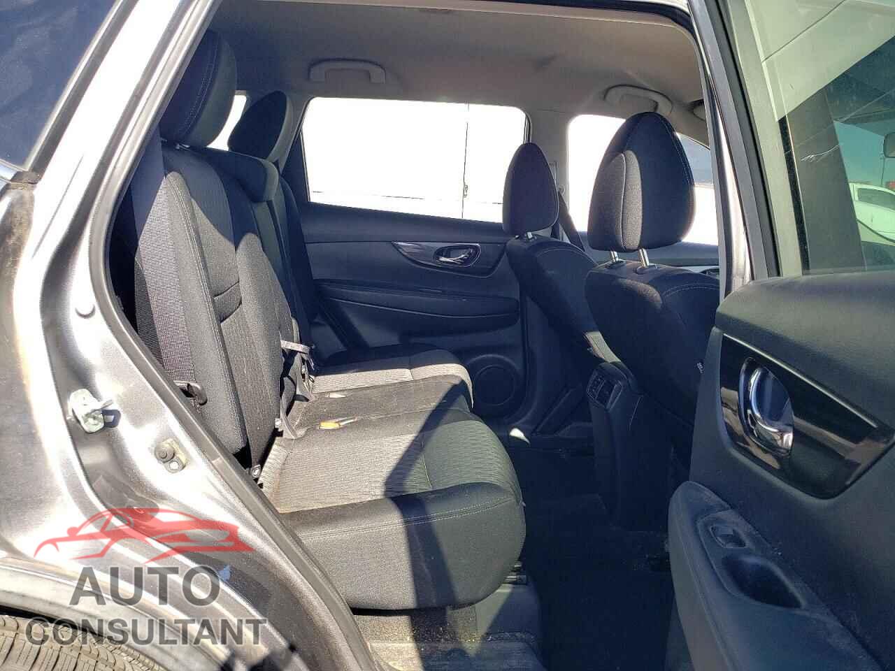 NISSAN ROGUE 2017 - KNMAT2MT9HP511978
