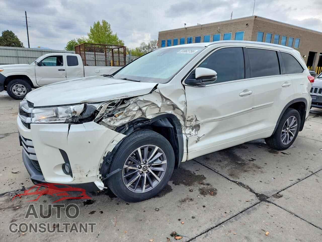 TOYOTA HIGHLANDER 2018 - 5TDJZRFH6JS875674