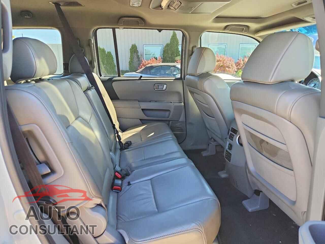HONDA PILOT 2011 - 5FNYF4H9XBB018344