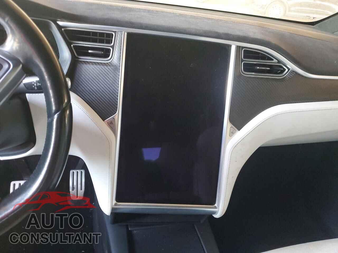 TESLA MODEL X 2016 - 5YJXCAE46GFF00055