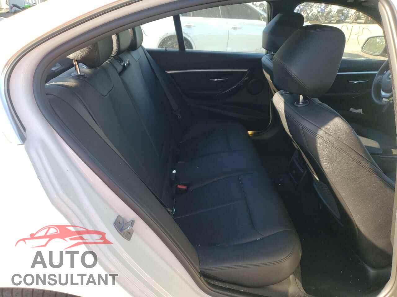 BMW 3 SERIES 2018 - WBA8E1C50JA758995