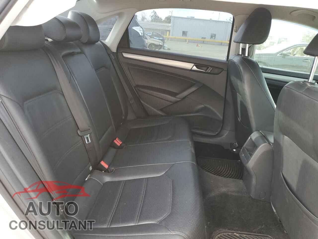 VOLKSWAGEN PASSAT 2015 - 1VWAT7A37FC039931