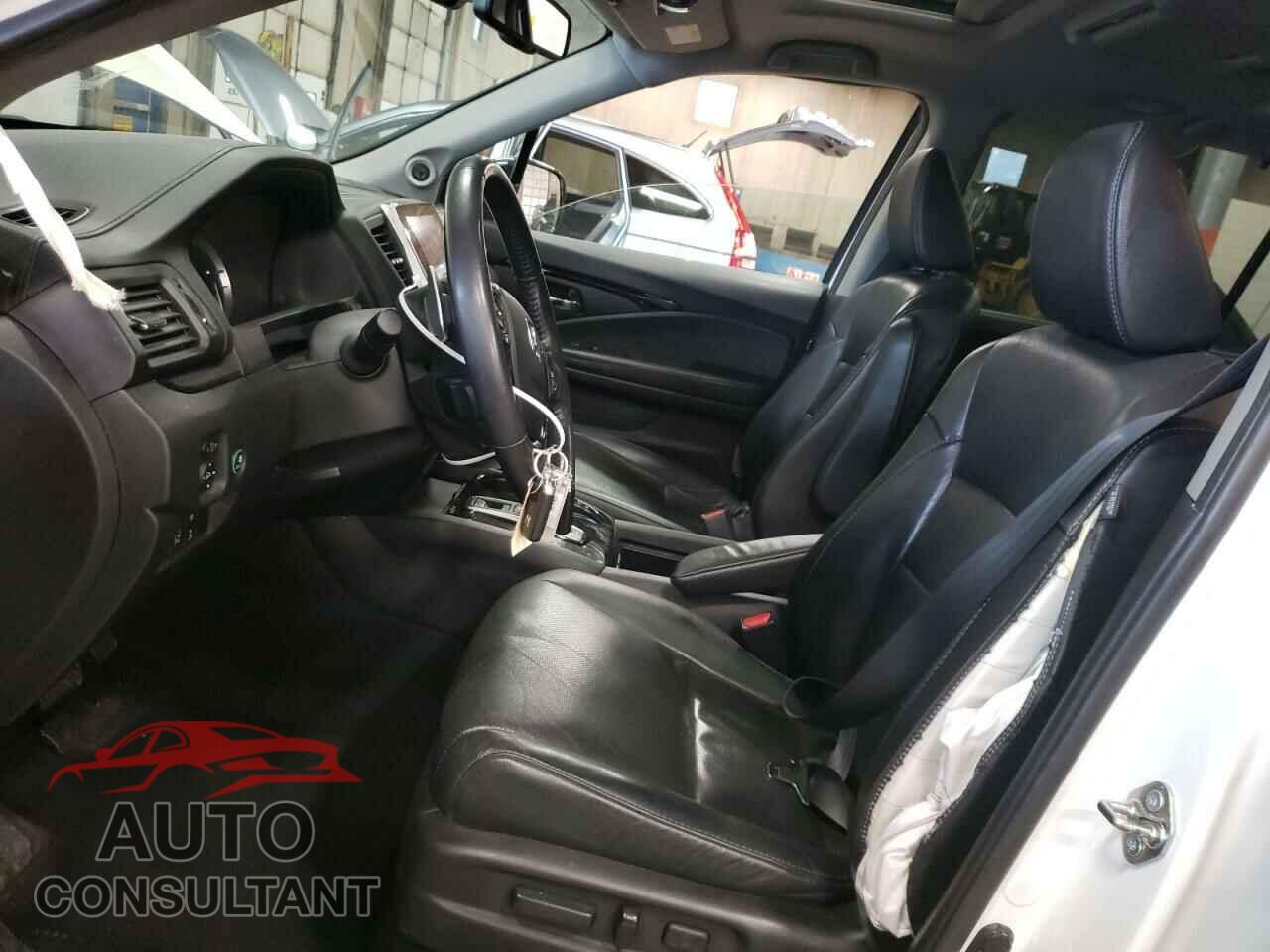 HONDA PILOT 2018 - 5FNYF6H01JB043886