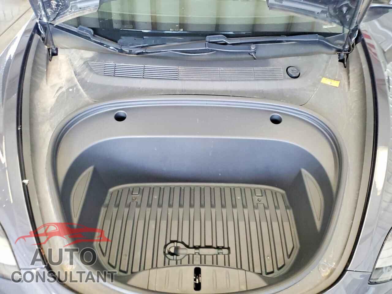 TESLA MODEL 3 2021 - 5YJ3E1EB5MF979696