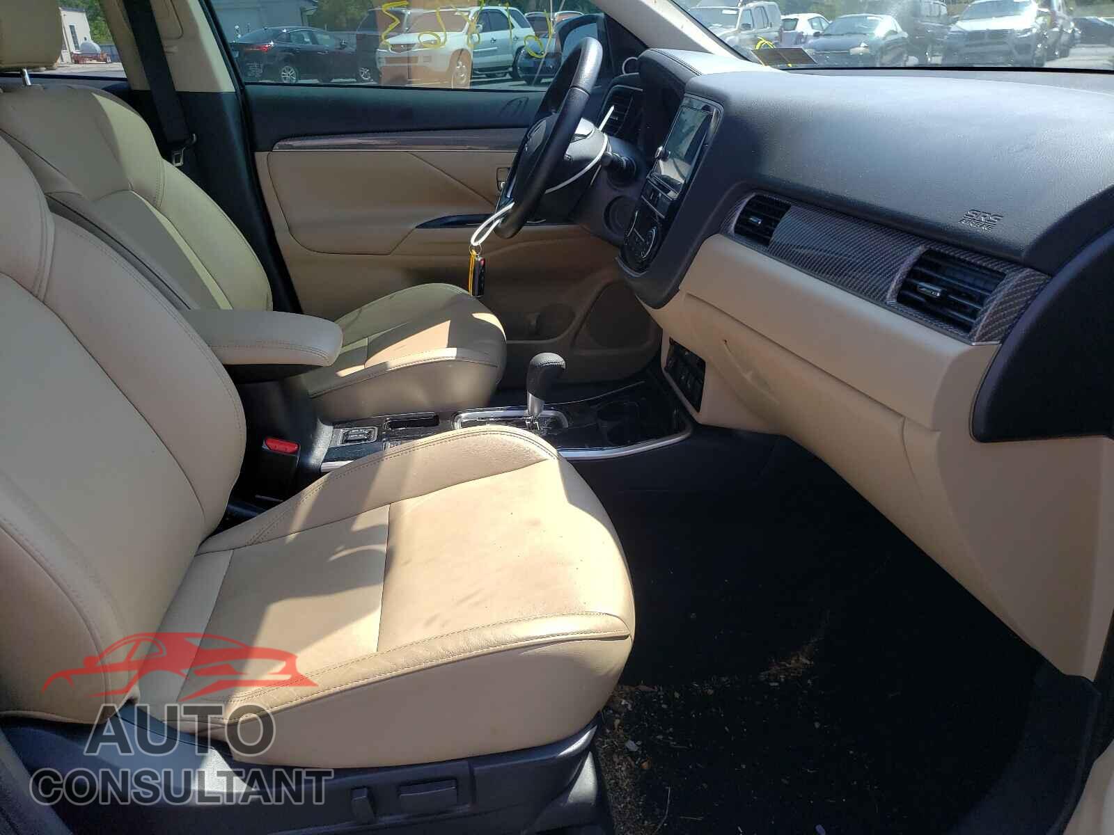 MITSUBISHI OUTLANDER 2019 - JA4AD3A33KZ017242
