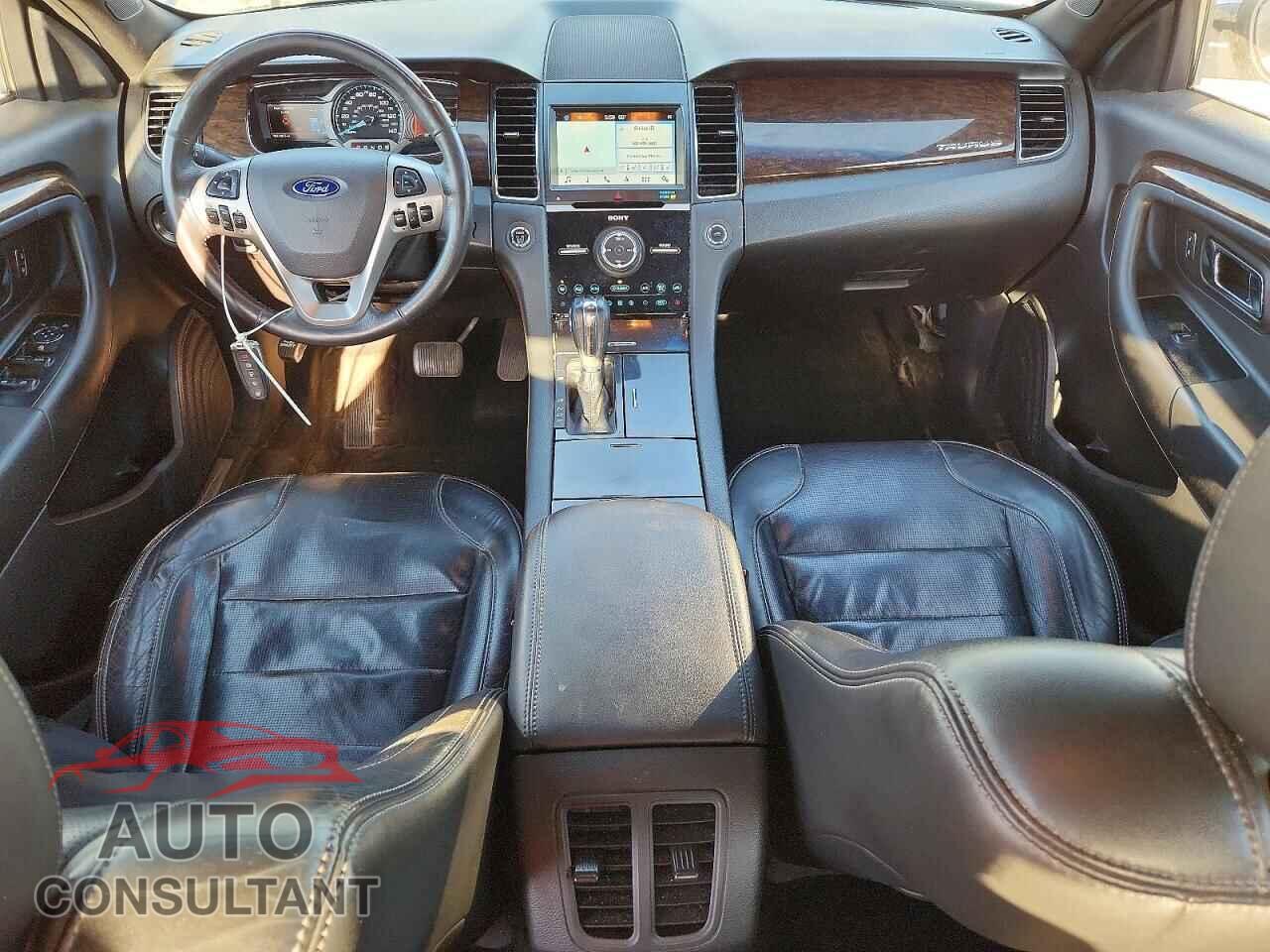 FORD TAURUS 2018 - 1FAHP2F88JG127455