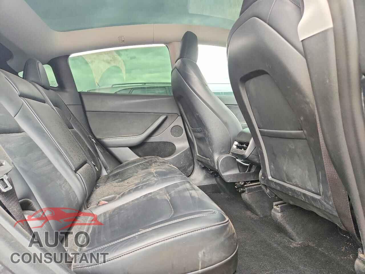 TESLA MODEL Y 2023 - LRWYGDFD3PC057864