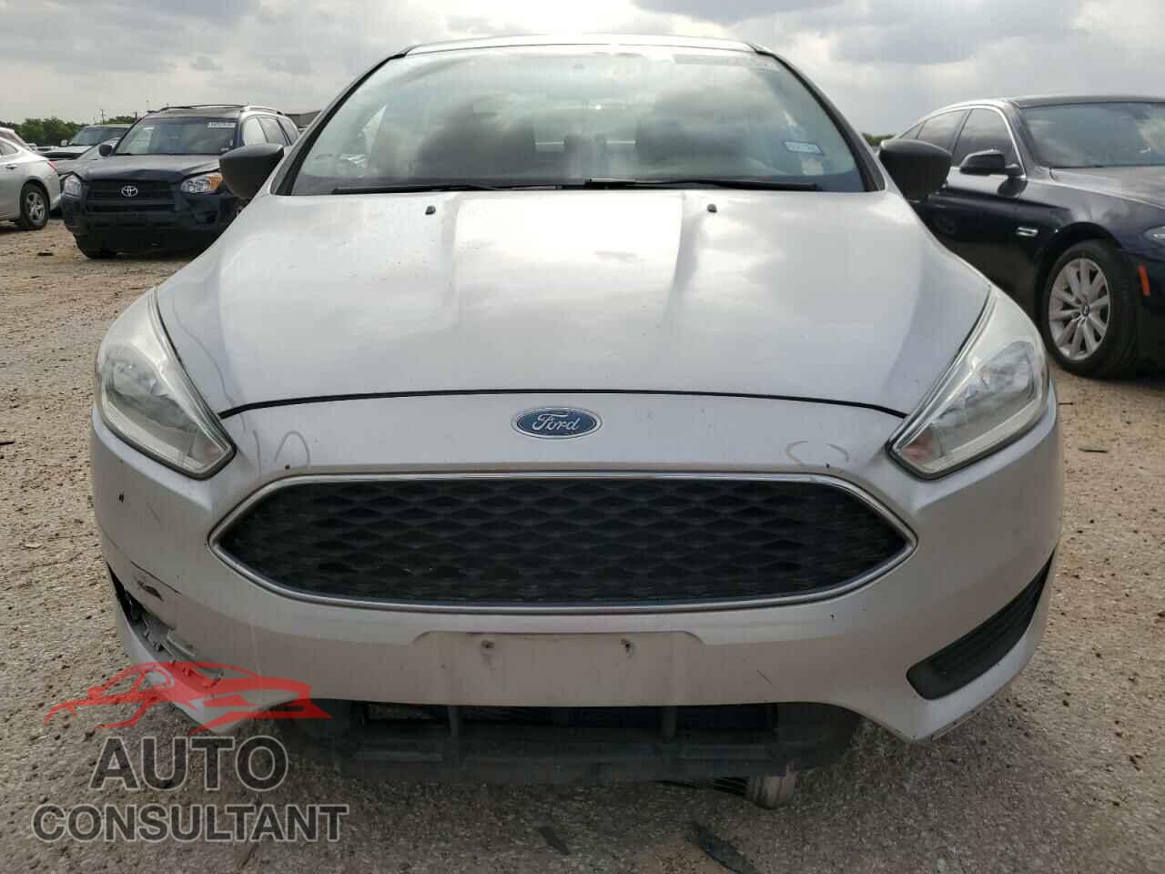 FORD FOCUS 2018 - 1FADP3E28JL229363