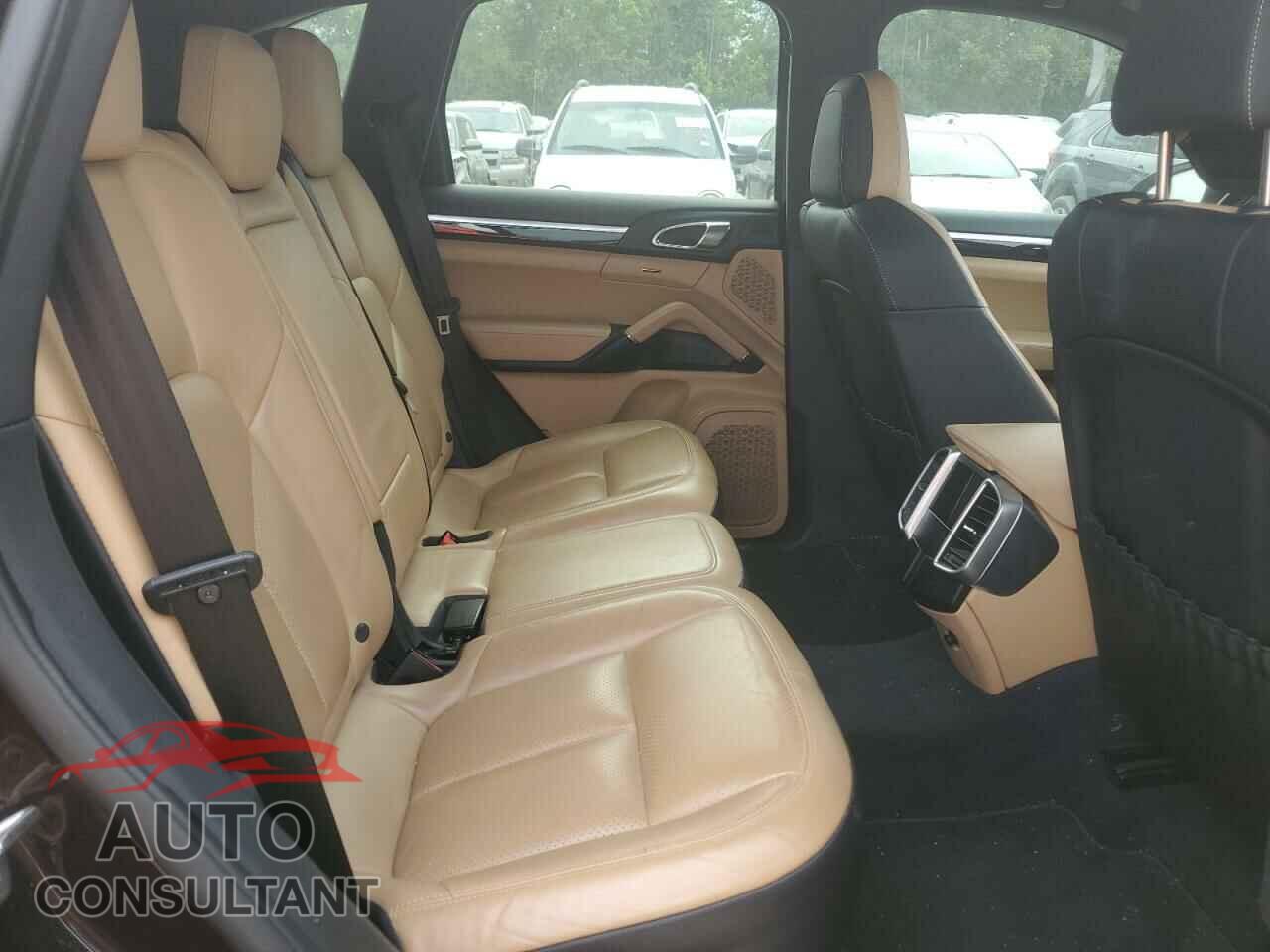 PORSCHE CAYENNE 2016 - WP1AA2A25GKA08511